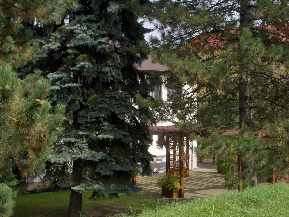 Hotel Amos Fulnek Exterior photo
